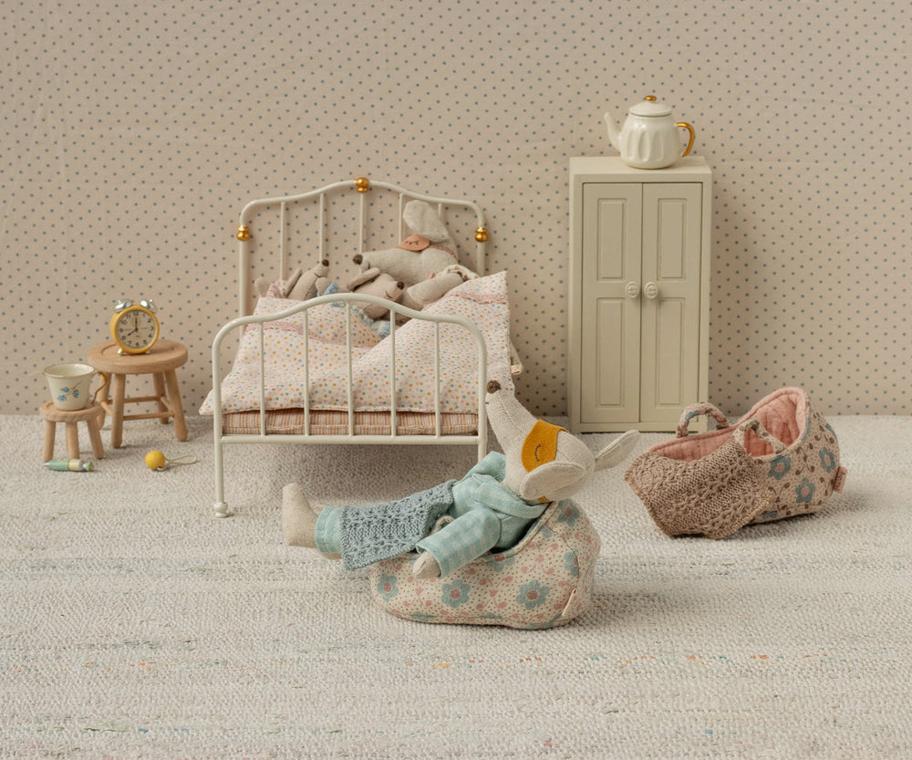 Maileg Carry cot, Baby mouse - Rose image 1