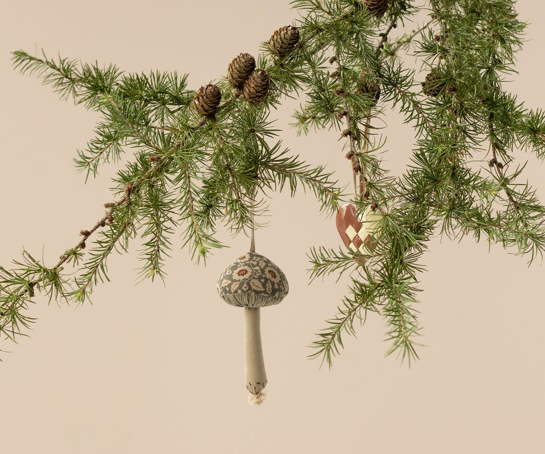 Maileg Mushroom Ornament, Winter flower - Green