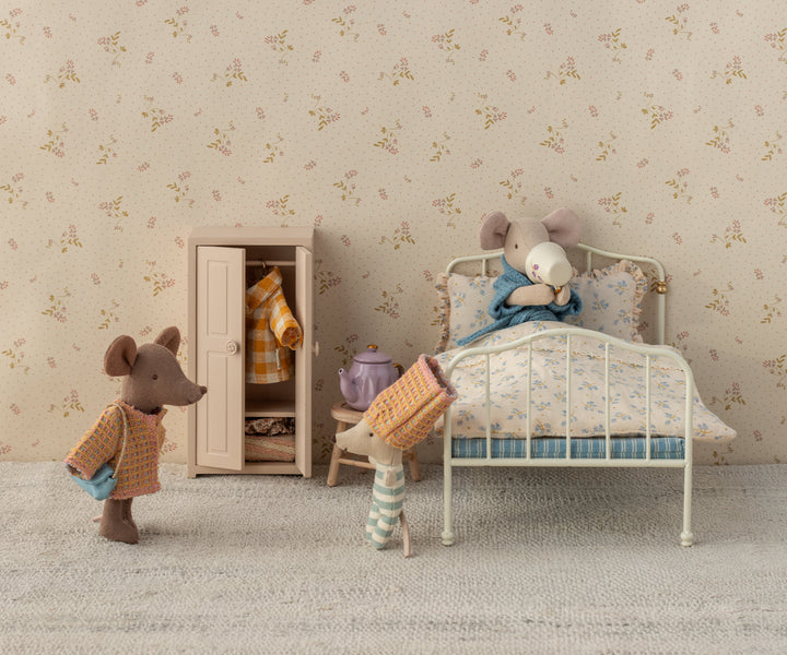Maileg Suit, Mum Mouse image 1