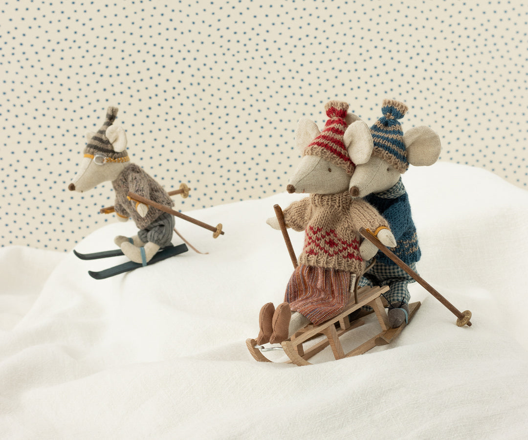 Maileg Knitted sweater and hat, Mum mouse image 1