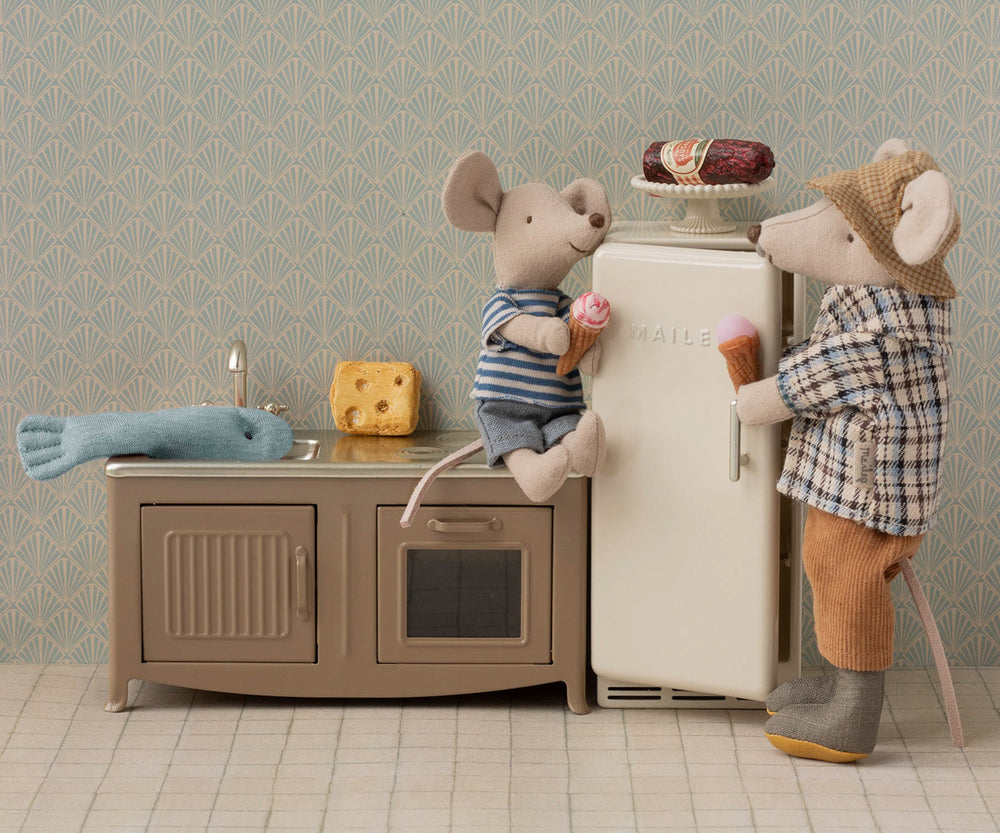 Maileg Metal Fridge, Mouse - Off white image 1