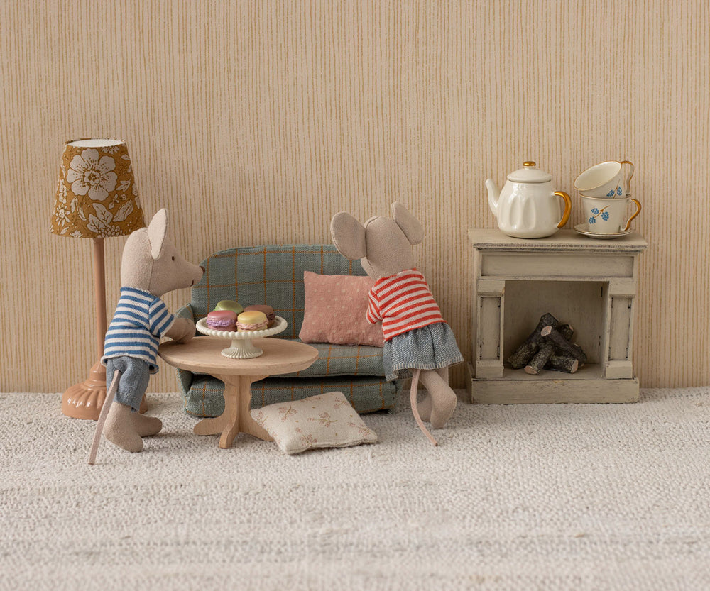 Maileg Oval coffee table, Mouse image 1