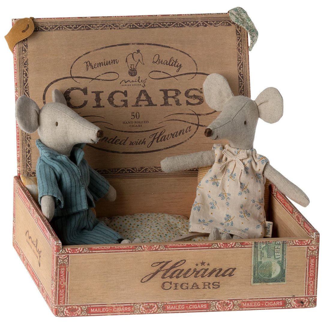 Maileg Mum and Dad Mice in Cigar Box image 0