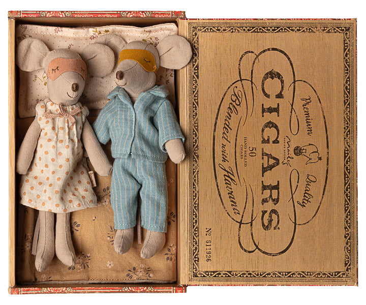 Maileg Mum and Dad in cigar box image 0