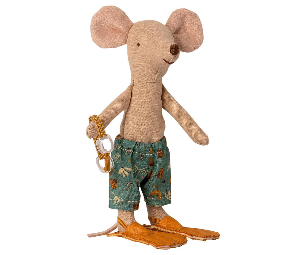 Maileg Big Brother Beach Mouse in Cabin de Plage image 1