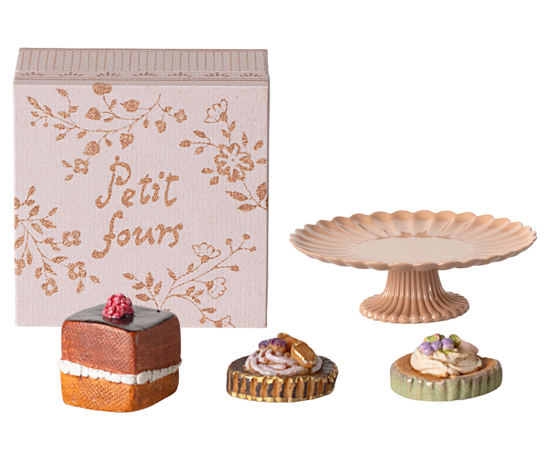 Maileg Cakes and Cakestand, Mini image 1