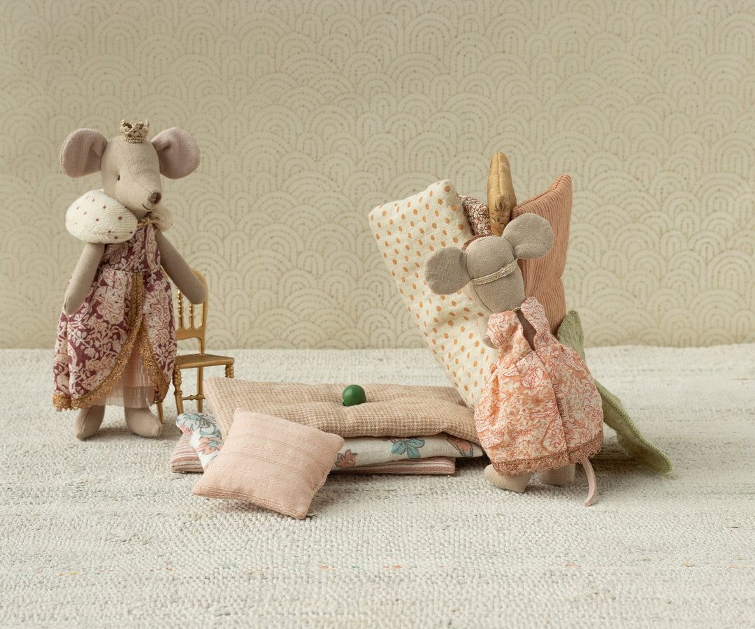 Maileg Princess and the Pea, Big Sister Mouse image 2