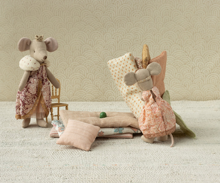 Maileg Princess and the Pea, Big Sister Mouse image 2